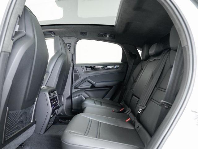Photo of 2025 Carrara White Metallic Porsche Cayenne