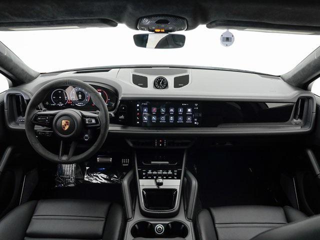 Photo of 2025 Carrara White Metallic Porsche Cayenne