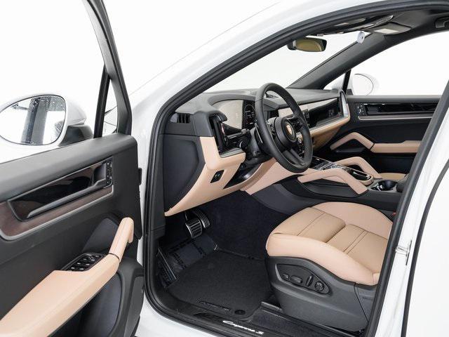 Photo of 2025 White Porsche Cayenne