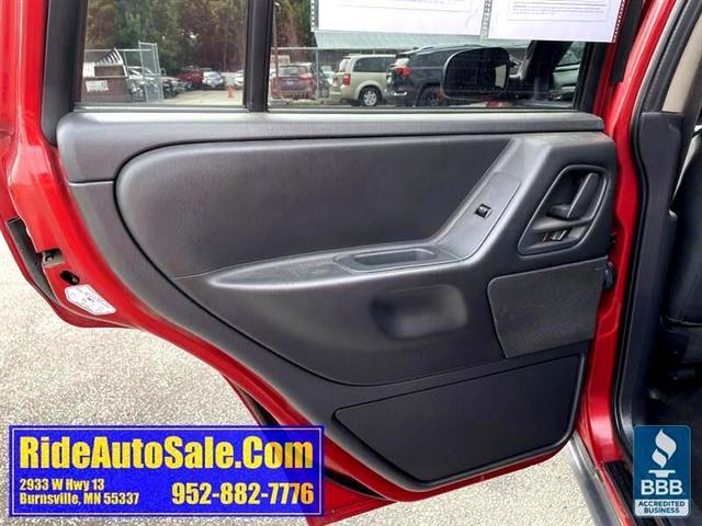Photo of 2004 Red Jeep Grand Cherokee