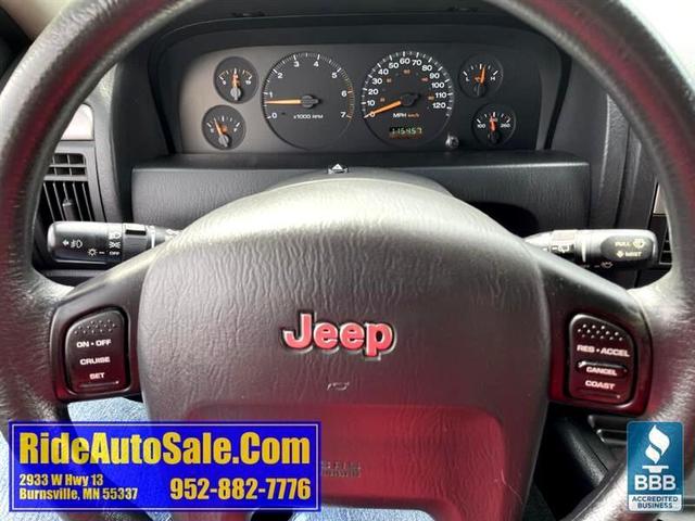 Photo of 2004 Red Jeep Grand Cherokee