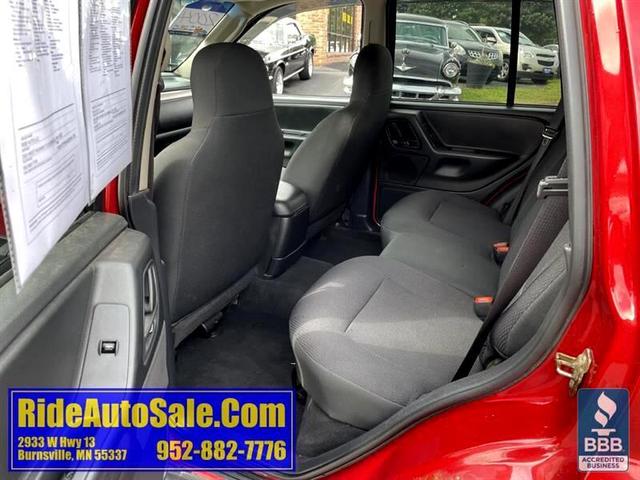 Photo of 2004 Red Jeep Grand Cherokee