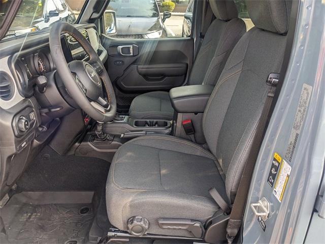 Photo of 2024 Anvil Clearcoat Jeep Gladiator