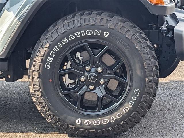 Photo of 2024 Anvil Clearcoat Jeep Gladiator