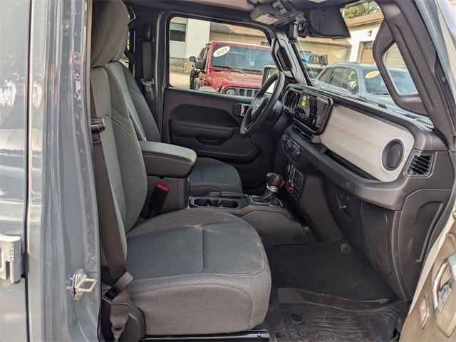 Photo of 2024 Anvil Clearcoat Jeep Gladiator