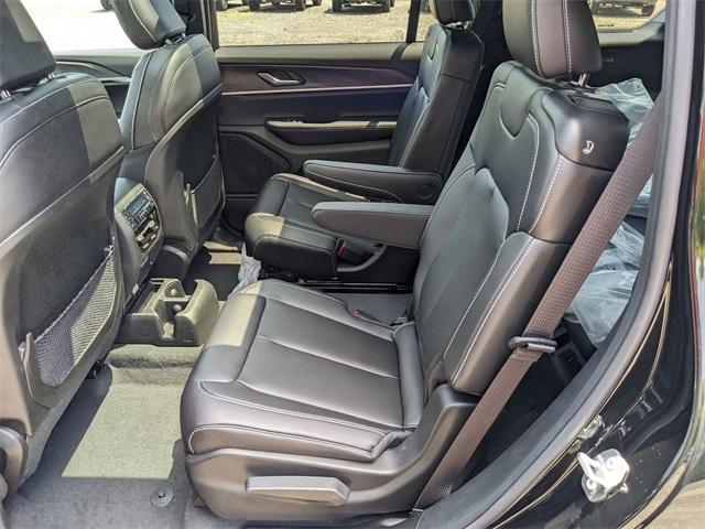 Photo of 2025 Diamond Black Jeep Grand Cherokee L
