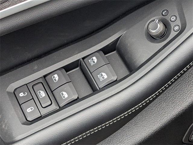 Photo of 2025 Metallic Jeep Grand Cherokee L