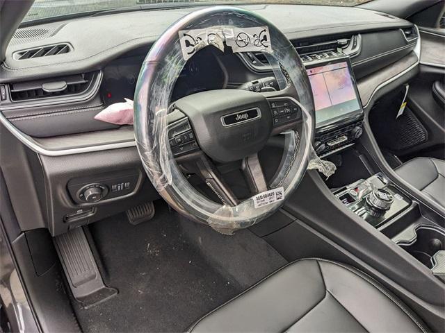 Photo of 2025 Metallic Jeep Grand Cherokee L