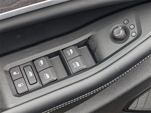 Photo of 2025 Diamond Black Jeep Grand Cherokee