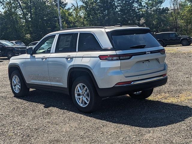 Photo of 2025 Silver Zynith Jeep Grand Cherokee