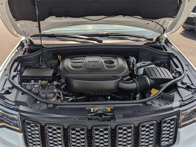 Photo of 2022 Bright White Clearcoat Jeep Grand Cherokee WK