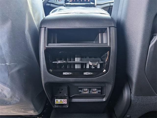 Photo of 2025 Metallic Jeep Grand Cherokee