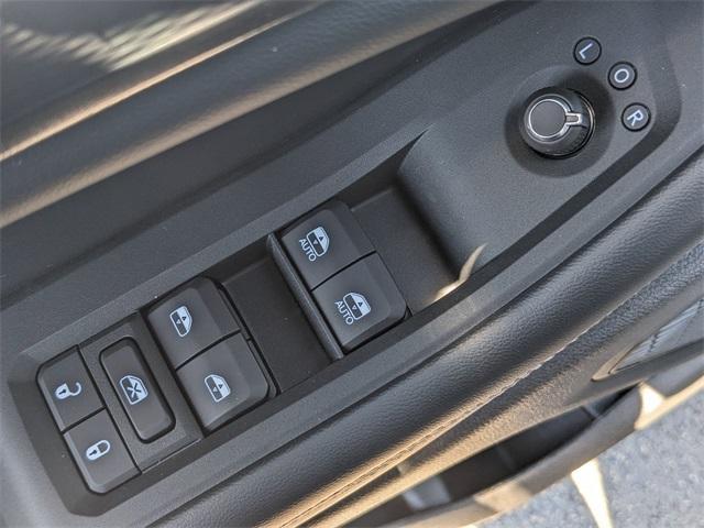 Photo of 2025 Metallic Jeep Grand Cherokee