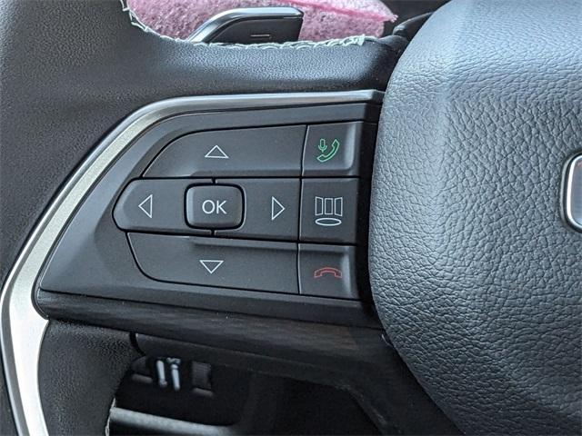 Photo of 2025 Metallic Jeep Grand Cherokee