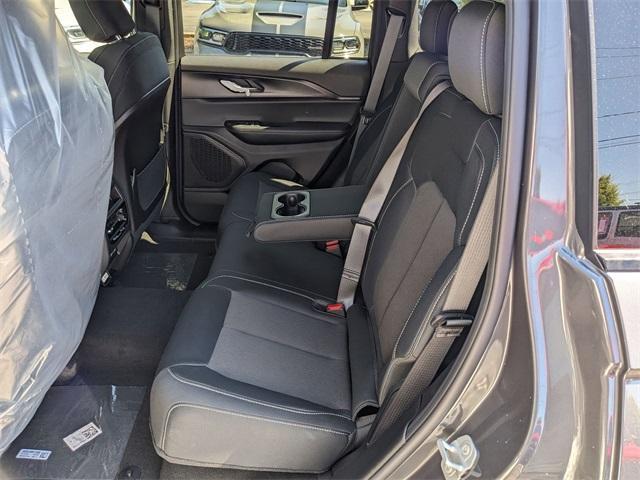 Photo of 2025 Metallic Jeep Grand Cherokee