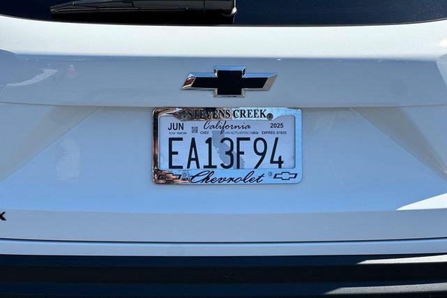 Photo of 2025 Summit White Chevrolet Trax