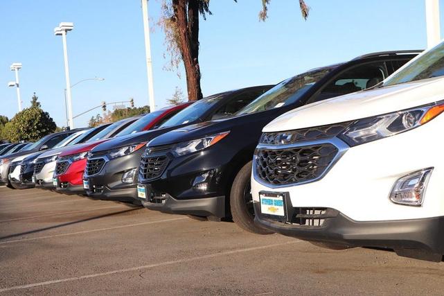 Photo of 2025 Summit White Chevrolet Trax