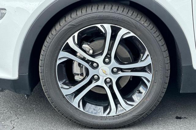 Photo of 2019 Summit White Chevrolet Bolt EV