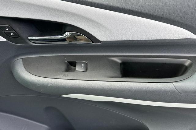 Photo of 2019 Summit White Chevrolet Bolt EV