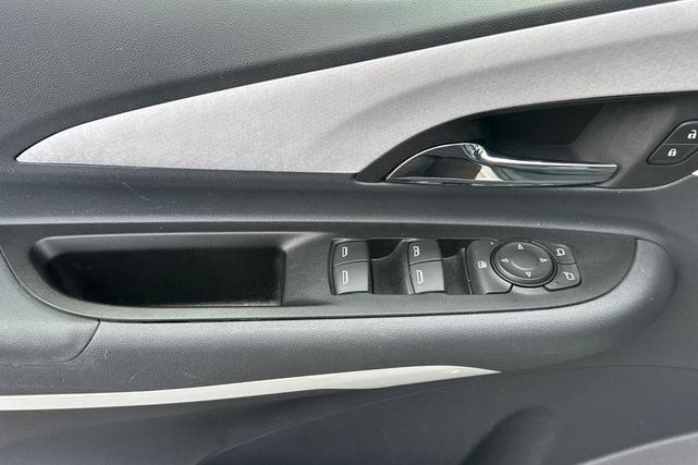 Photo of 2019 Summit White Chevrolet Bolt EV