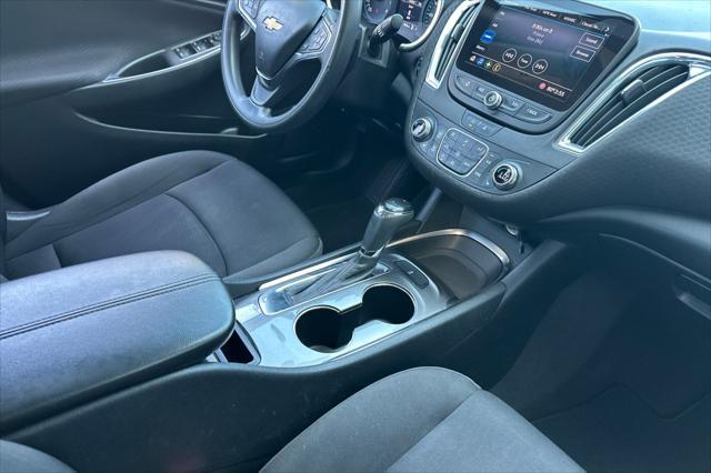 Photo of 2020 Silver Ice Metallic Chevrolet Malibu