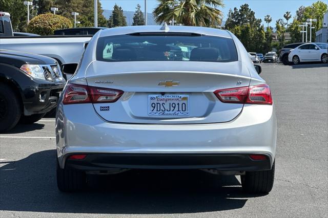 Photo of 2020 Silver Ice Metallic Chevrolet Malibu