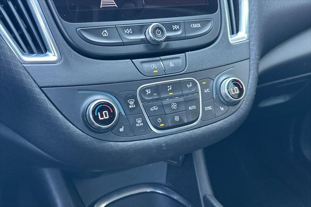 Photo of 2020 Silver Ice Metallic Chevrolet Malibu