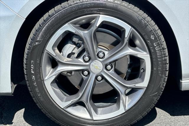 Photo of 2020 Silver Ice Metallic Chevrolet Malibu