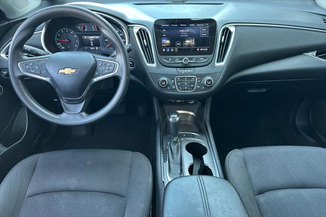 Photo of 2020 Silver Ice Metallic Chevrolet Malibu