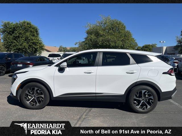 Photo of 2023 Glacial White Pearl Kia Sportage
