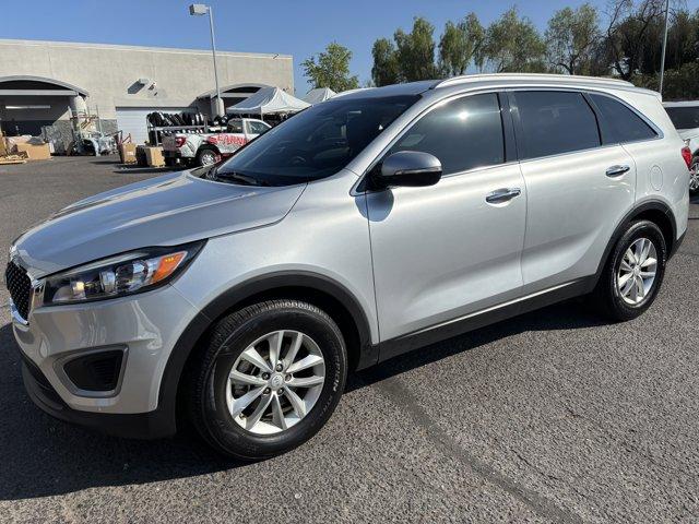 Photo of 2017 Sparkling Silver Kia Sorento