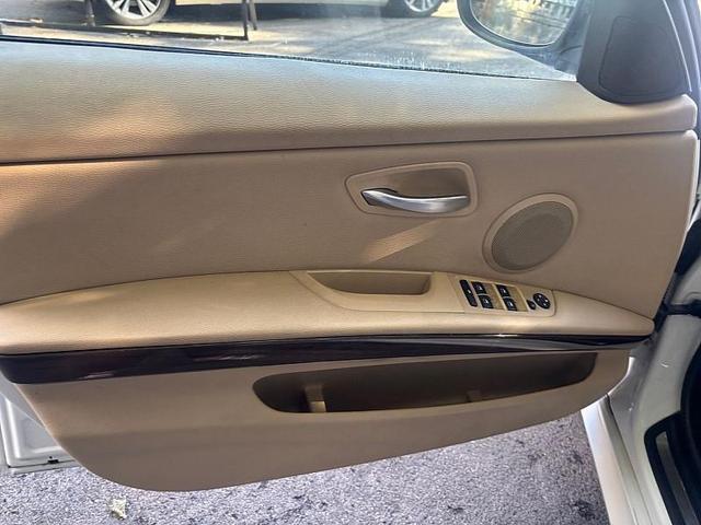 Photo of 2009 White BMW 328