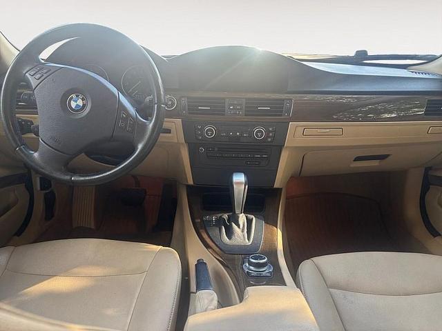 Photo of 2009 White BMW 328