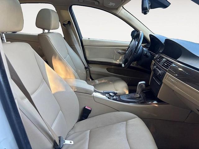 Photo of 2009 White BMW 328