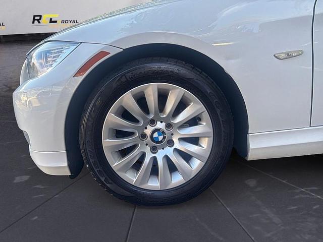 Photo of 2009 White BMW 328