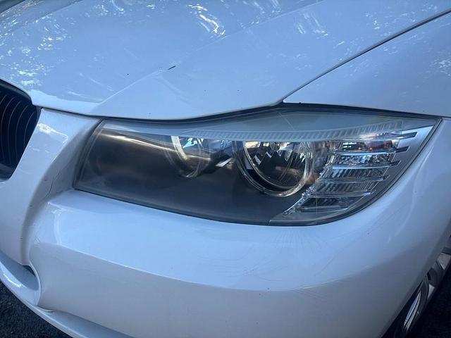Photo of 2009 White BMW 328