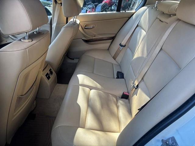 Photo of 2009 White BMW 328