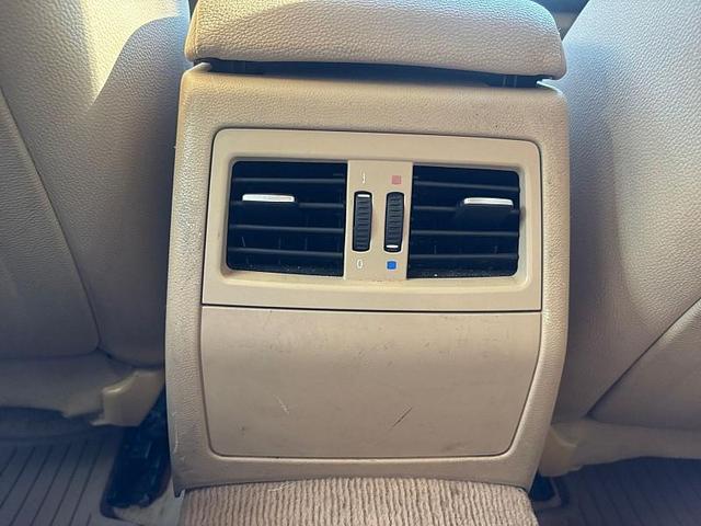 Photo of 2009 White BMW 328