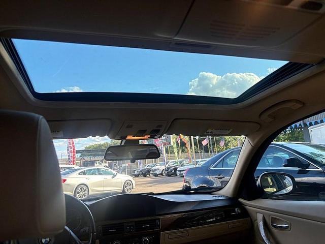 Photo of 2009 White BMW 328