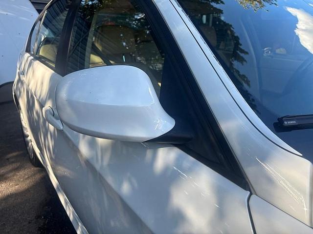 Photo of 2009 White BMW 328
