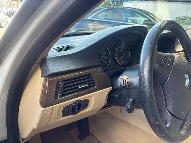 Photo of 2009 White BMW 328