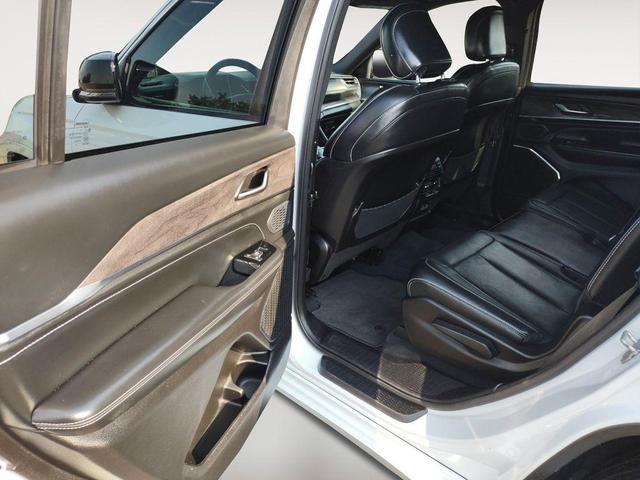Photo of 2023 Bright White Clearcoat Jeep Grand Cherokee L