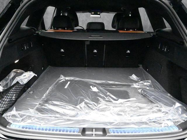 Photo of 2025 Black Mercedes-Benz GLC 300