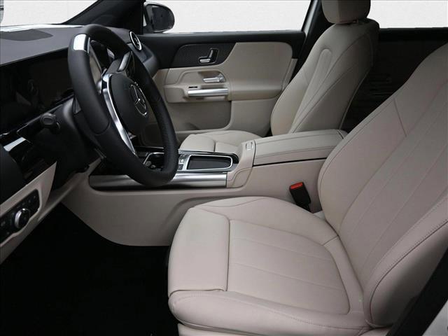 Photo of 2025 Polar White Mercedes-Benz GLA 250