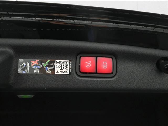 Photo of 2025 Black Mercedes-Benz C-Class