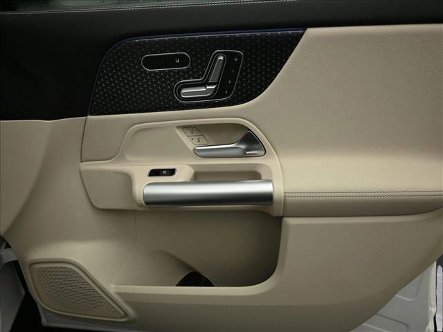 Photo of 2025 Polar White Mercedes-Benz GLA 250