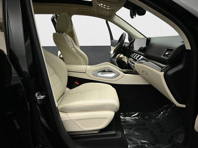 Photo of 2022 Black Mercedes-Benz GLS 450