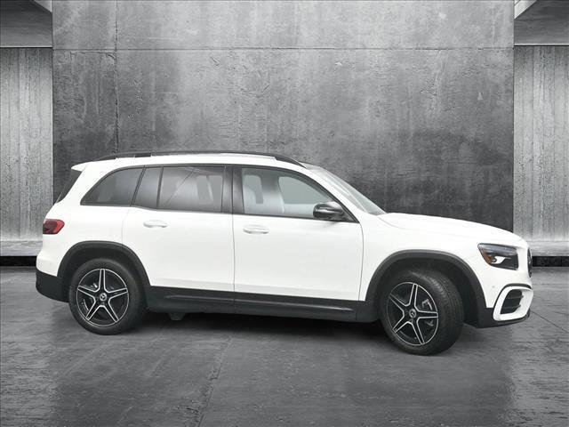 Photo of 2025 Polar White Mercedes-Benz GLB 250