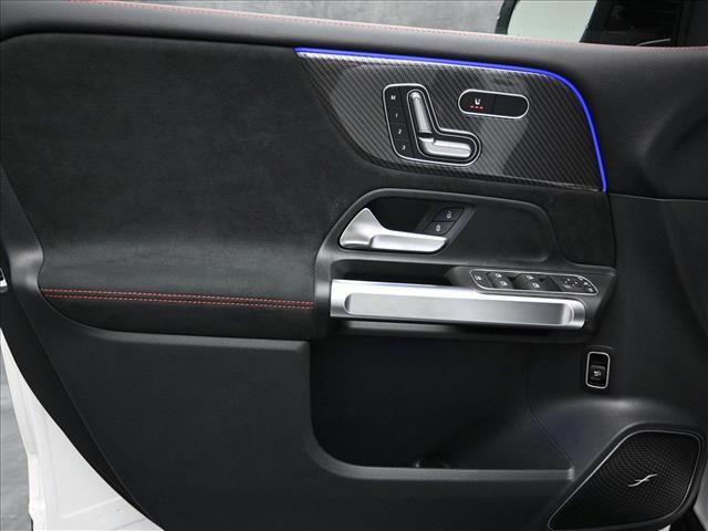 Photo of 2025 Polar White Mercedes-Benz GLB 250