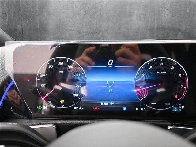 Photo of 2025 Polar White Mercedes-Benz GLB 250